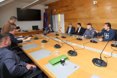 Podpis pogodbe VGV 1 za PGD Dolenja vas 15 Foto Ljubo Vukelič